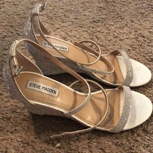 COPY - Steve Madden/David’s Bridal Sparkly Silver & White Wedge Heels⭐️